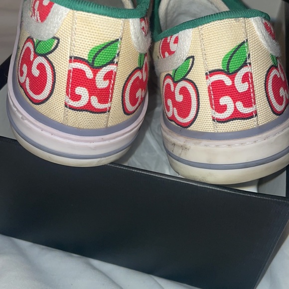 Authentic cherry 🍒 Gucci canvas sneakers - Picture 5 of 7
